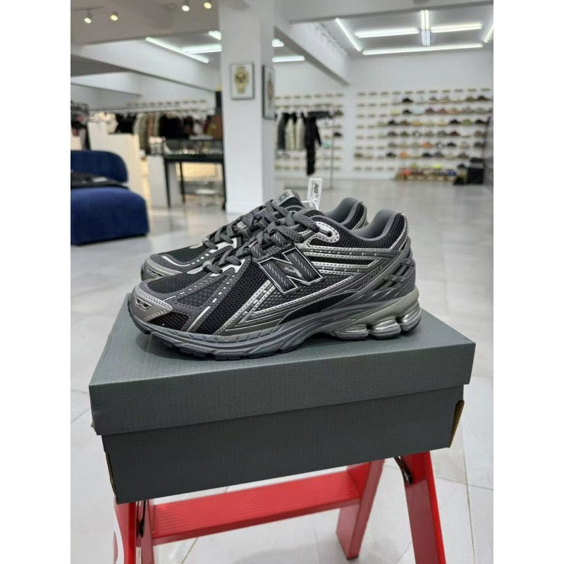 New Balance 1906R